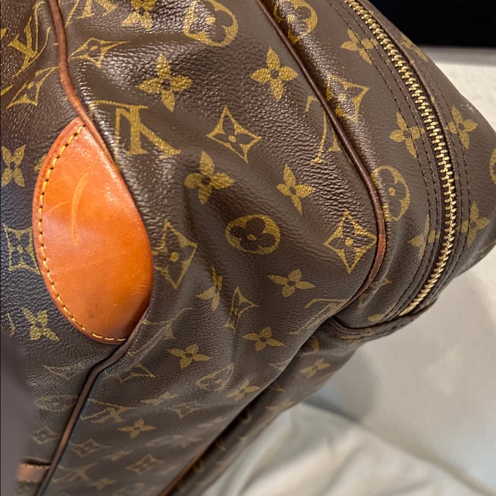 Kabul leather travel bag
Louis Vuitton Brown and Tan - Picture 8 of 17